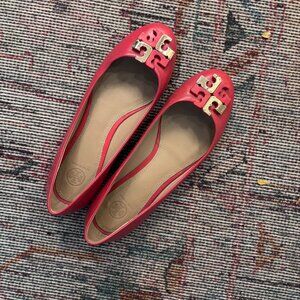 Adorable red TORY BURCH logo ballet flats, size 10M, barely worn condition!